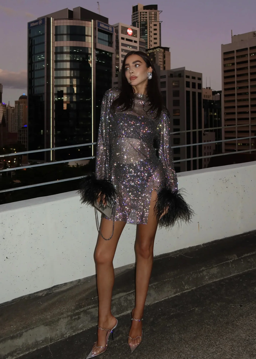 ODESSA | metallic minikleed met transparante manchetten en veren