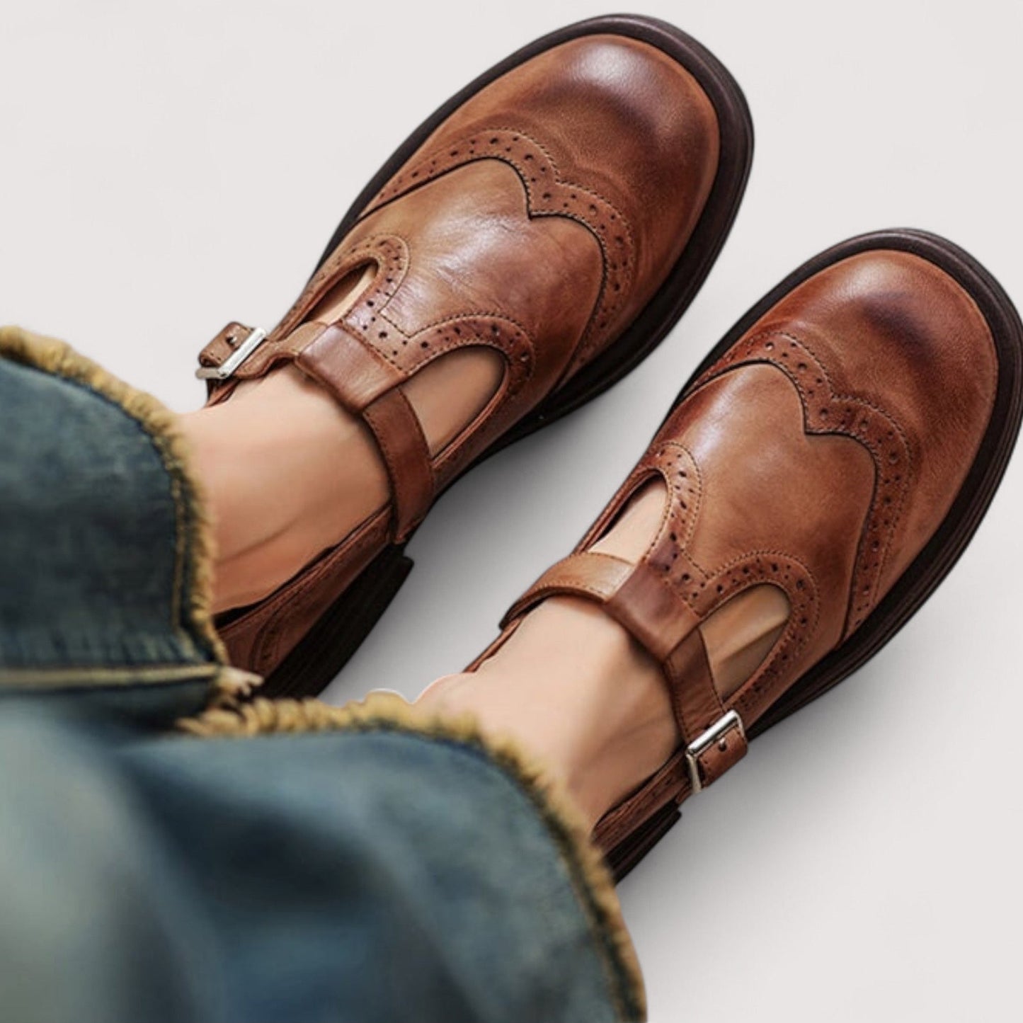 Elise | Luxe Mary Jane Schoenen – T-Strap Brogue met Comfortabele Blokhak